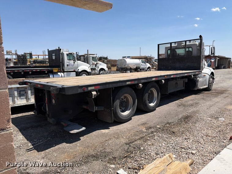 image for item FK4519 2011 Peterbilt 384 flatbed truck
