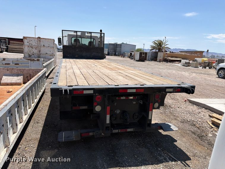 image for item FK4519 2011 Peterbilt 384 flatbed truck