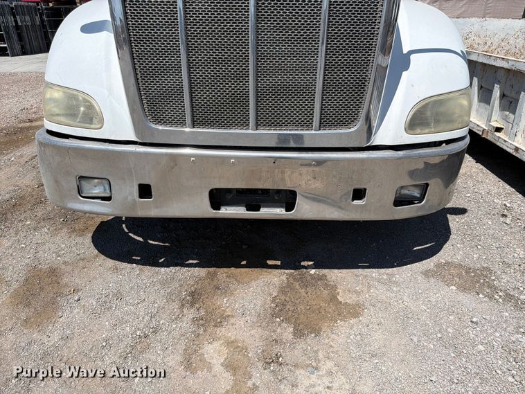 image for item FK4519 2011 Peterbilt 384 flatbed truck