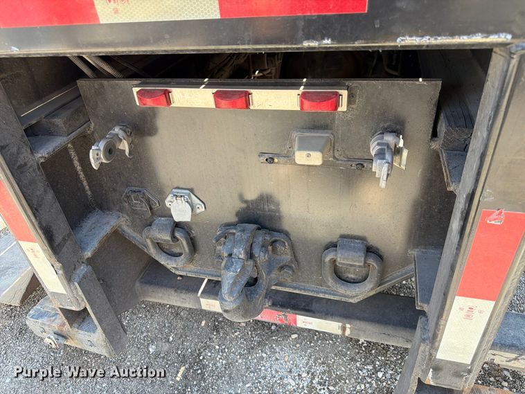 image for item FK4519 2011 Peterbilt 384 flatbed truck