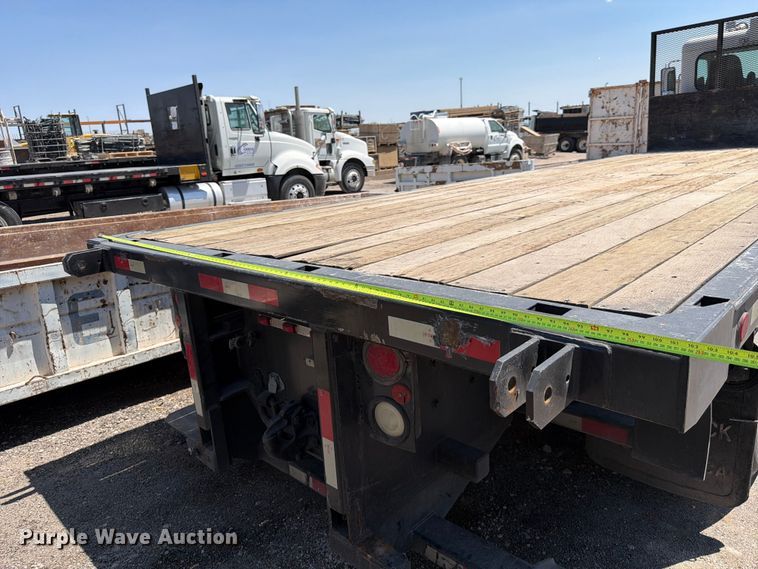image for item FK4519 2011 Peterbilt 384 flatbed truck