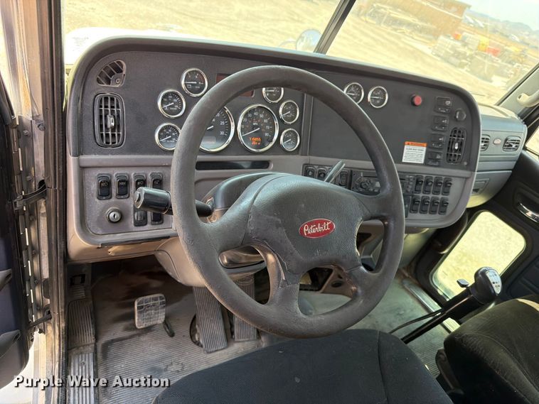 image for item FK4519 2011 Peterbilt 384 flatbed truck