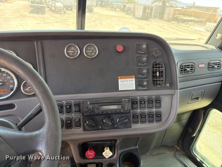image for item FK4519 2011 Peterbilt 384 flatbed truck