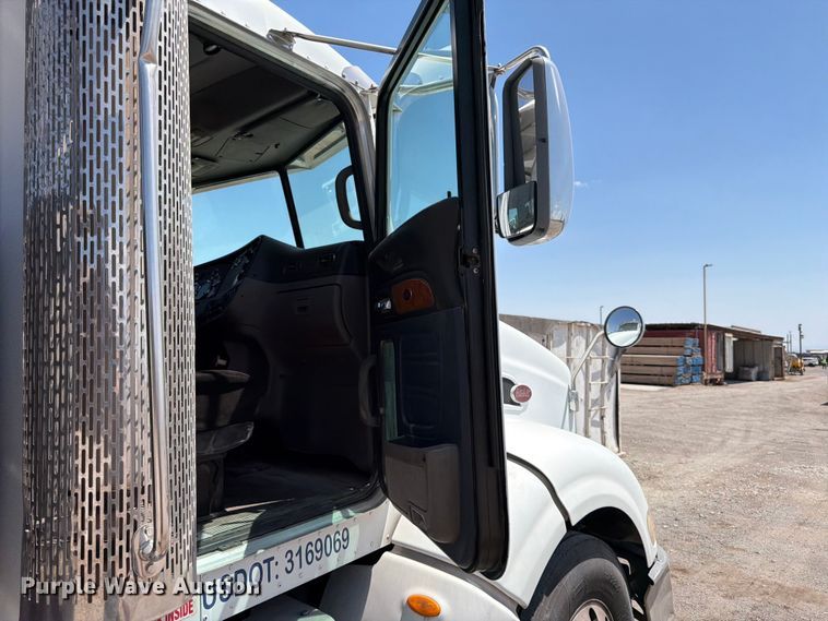 image for item FK4519 2011 Peterbilt 384 flatbed truck