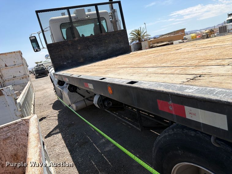 image for item FK4519 2011 Peterbilt 384 flatbed truck