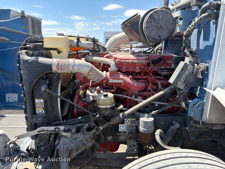 image for item FK4519 2011 Peterbilt 384 flatbed truck