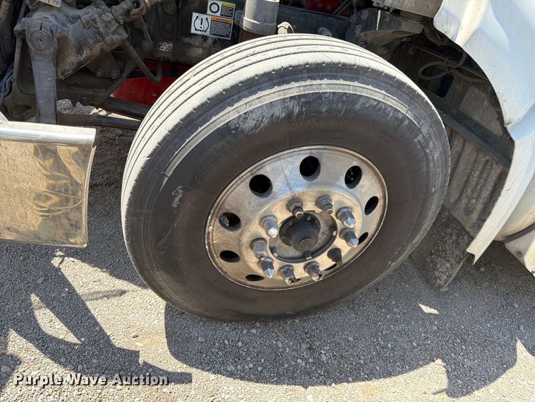 image for item FK4519 2011 Peterbilt 384 flatbed truck