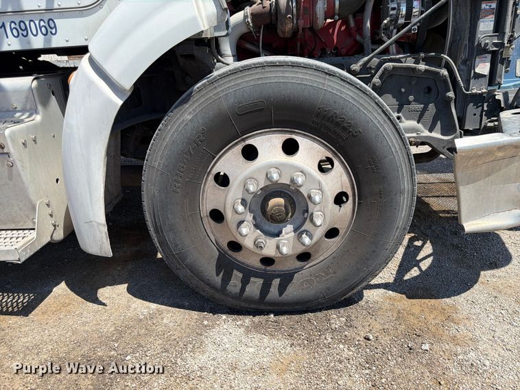 image for item FK4519 2011 Peterbilt 384 flatbed truck