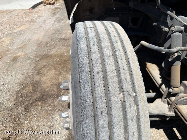 image for item FK4519 2011 Peterbilt 384 flatbed truck