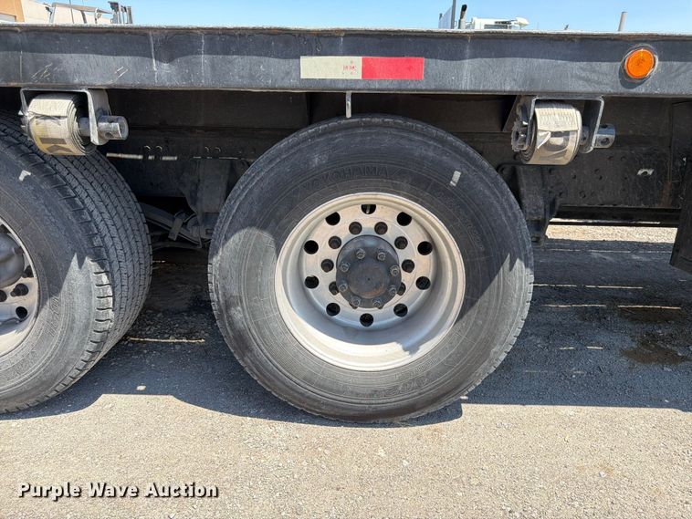image for item FK4519 2011 Peterbilt 384 flatbed truck