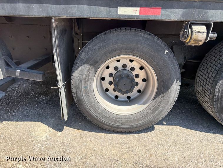 image for item FK4519 2011 Peterbilt 384 flatbed truck