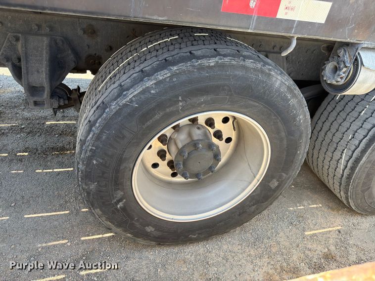 image for item FK4519 2011 Peterbilt 384 flatbed truck