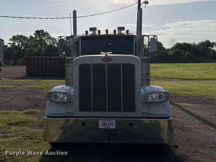 image for item FN2515 2012 Peterbilt 389 semi truck