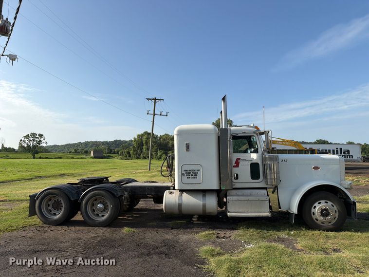 image for item FN2515 2012 Peterbilt 389 semi truck