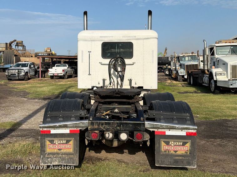 image for item FN2515 2012 Peterbilt 389 semi truck