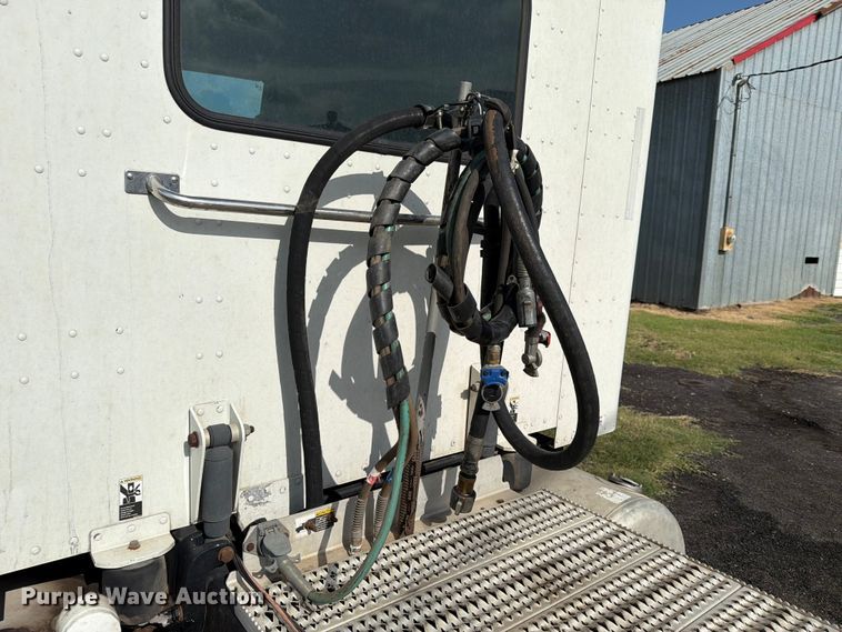 image for item FN2515 2012 Peterbilt 389 semi truck
