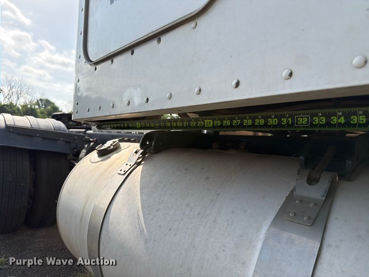 image for item FN2515 2012 Peterbilt 389 semi truck