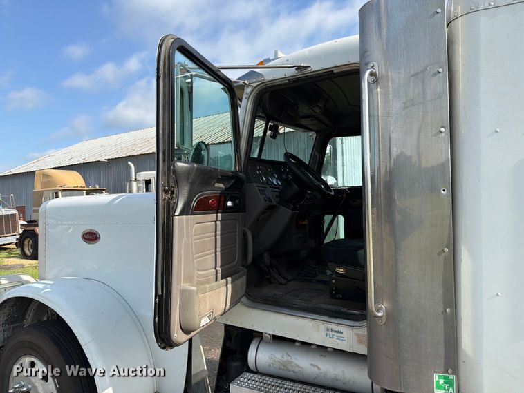 image for item FN2515 2012 Peterbilt 389 semi truck