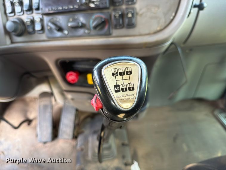 image for item FN2515 2012 Peterbilt 389 semi truck