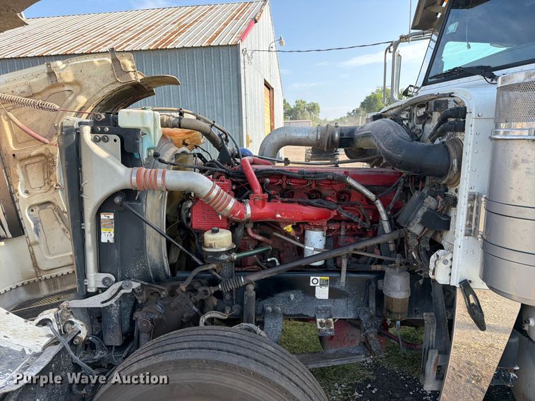 image for item FN2515 2012 Peterbilt 389 semi truck