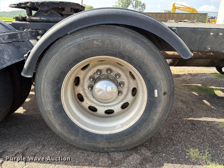 image for item FN2515 2012 Peterbilt 389 semi truck