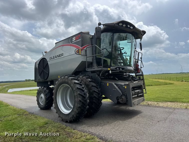 image for item NA9458 2019 Gleaner S97 Super Series combine