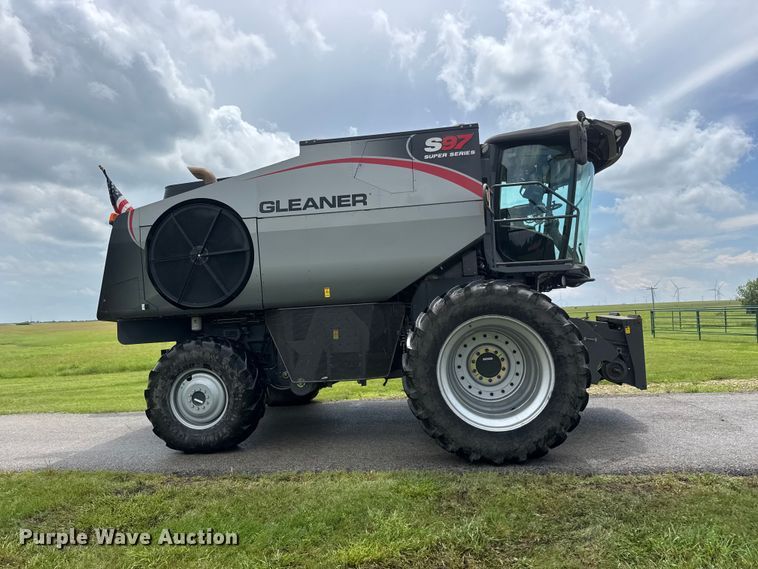image for item NA9458 2019 Gleaner S97 Super Series combine