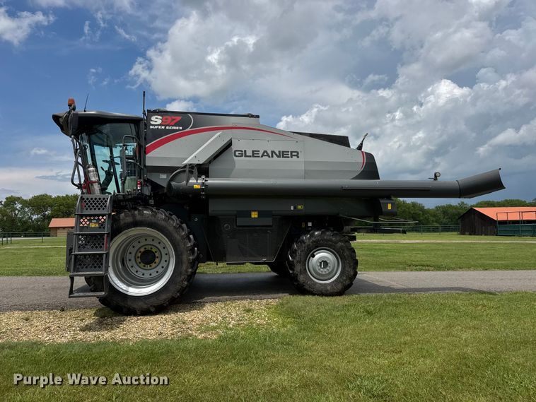 image for item NA9458 2019 Gleaner S97 Super Series combine