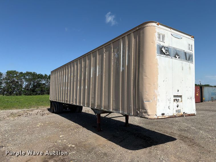 image for item NA9514 1972 Trailmobile A46A4CAW dry van trailer