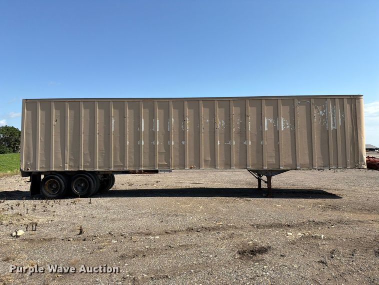 image for item NA9514 1972 Trailmobile A46A4CAW dry van trailer