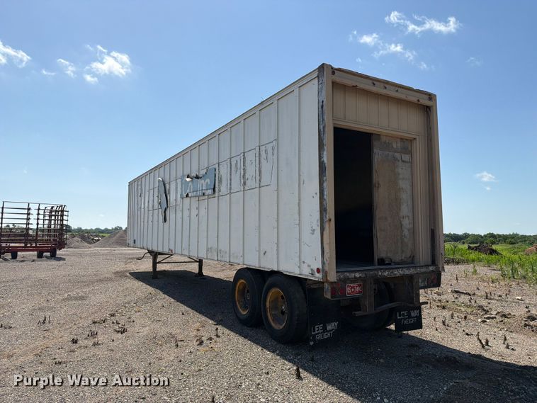 image for item NA9514 1972 Trailmobile A46A4CAW dry van trailer