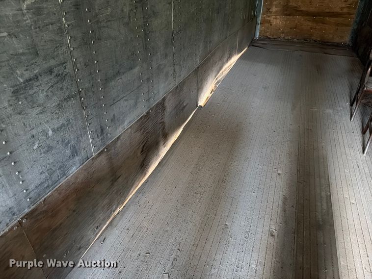 image for item NA9514 1972 Trailmobile A46A4CAW dry van trailer