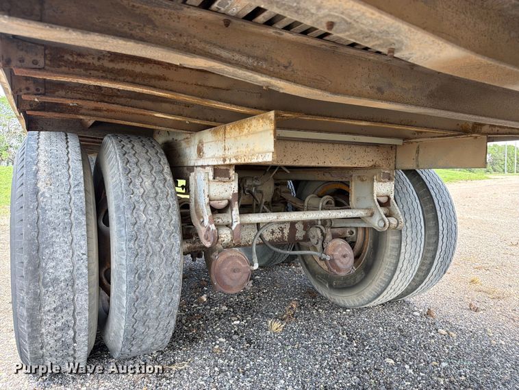 image for item NA9514 1972 Trailmobile A46A4CAW dry van trailer