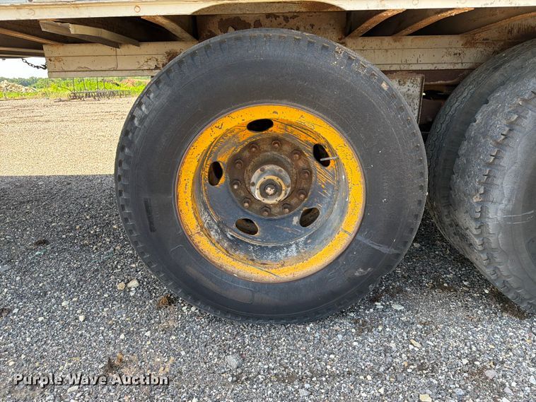 image for item NA9514 1972 Trailmobile A46A4CAW dry van trailer