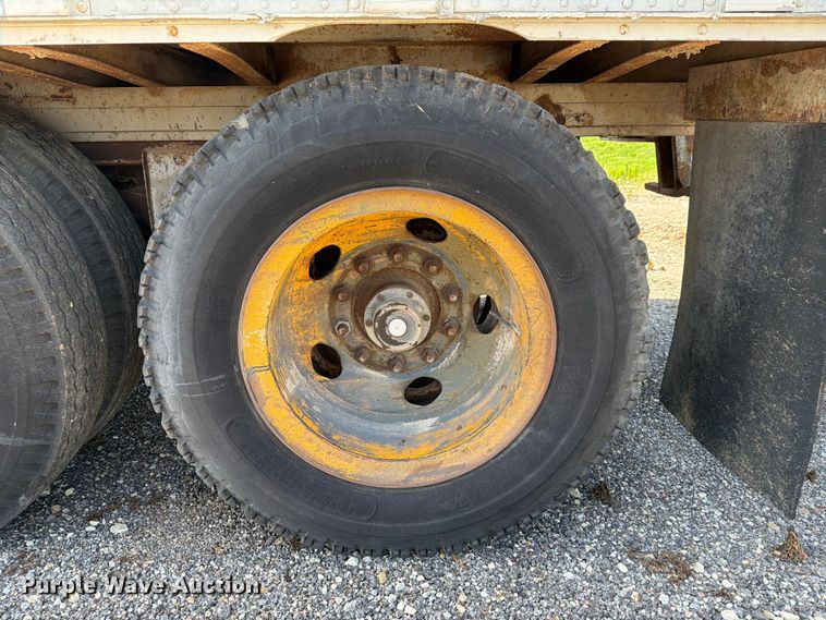 image for item NA9514 1972 Trailmobile A46A4CAW dry van trailer