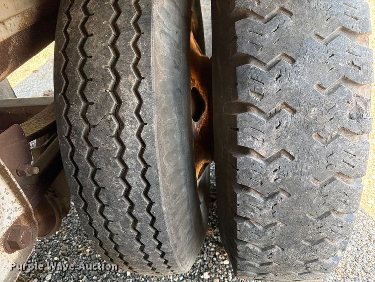 image for item NA9514 1972 Trailmobile A46A4CAW dry van trailer