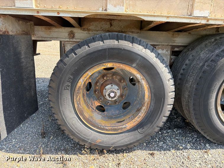 image for item NA9514 1972 Trailmobile A46A4CAW dry van trailer