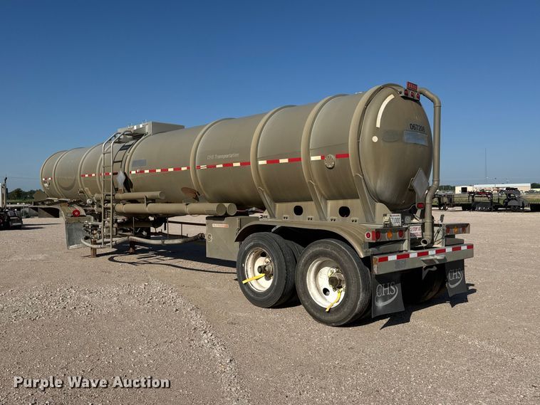 image for item NJ9173 2006 Heil tank trailer