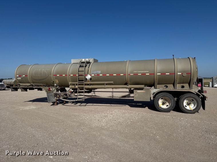 image for item NJ9173 2006 Heil tank trailer