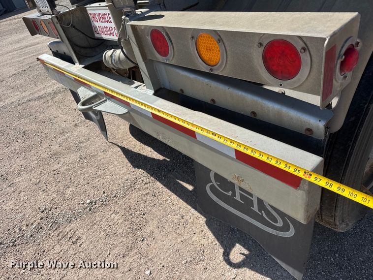 image for item NJ9173 2006 Heil tank trailer