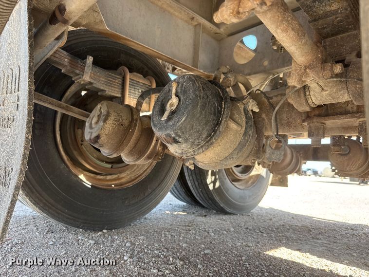image for item NJ9173 2006 Heil tank trailer