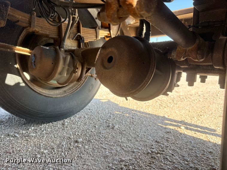 image for item NJ9174 2006 Heil tank trailer
