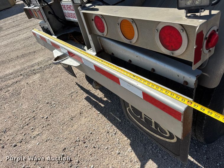 image for item NJ9174 2006 Heil tank trailer