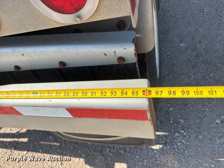 image for item NJ9174 2006 Heil tank trailer
