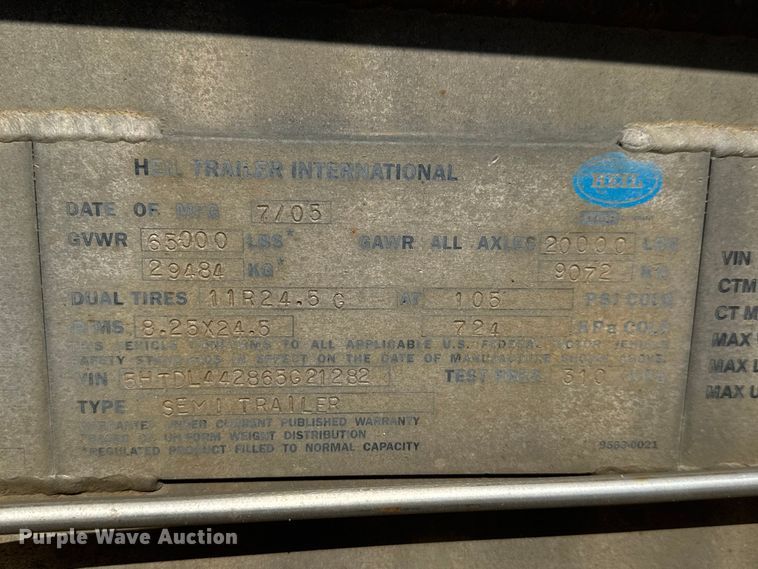 image for item NJ9174 2006 Heil tank trailer