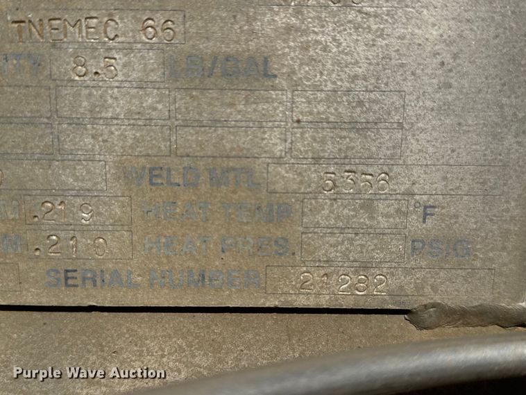 image for item NJ9174 2006 Heil tank trailer