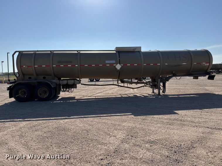 image for item NJ9175 2006 Heil tank trailer