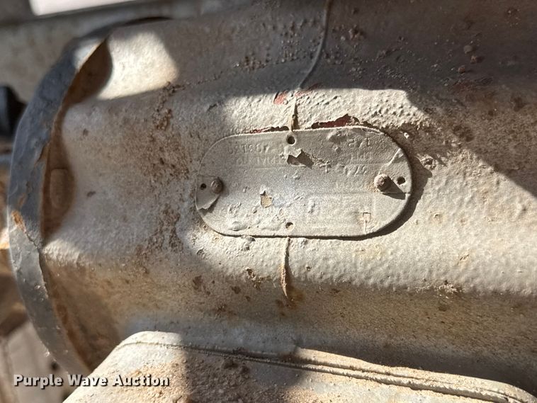 image for item NJ9175 2006 Heil tank trailer