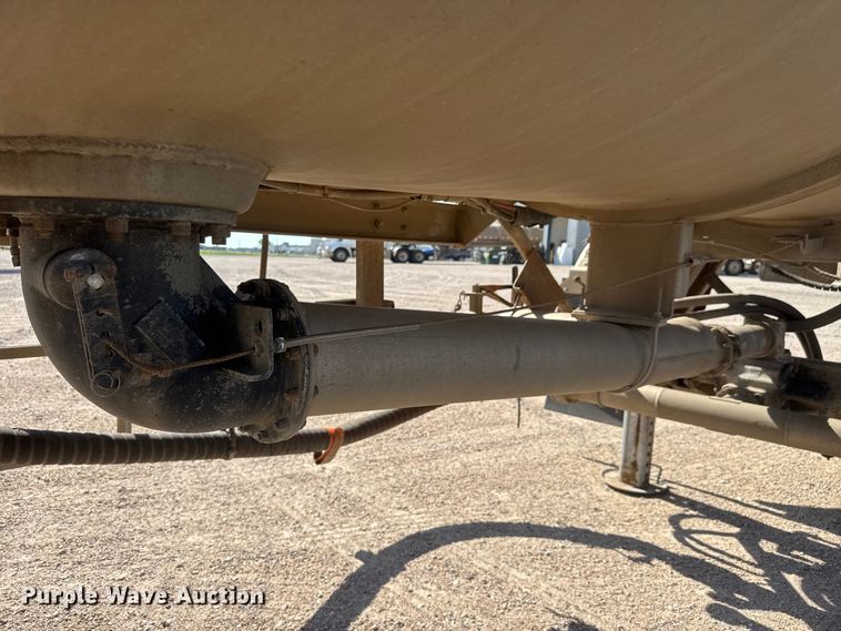 image for item NJ9175 2006 Heil tank trailer