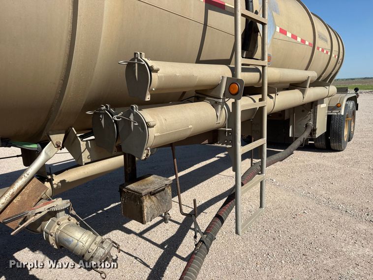 image for item NJ9175 2006 Heil tank trailer